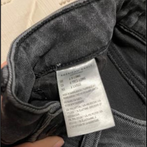 Black mom jeans American Eagle size 6 - Picture 3 of 3